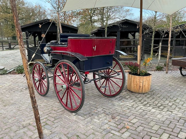 Antieke autowagen - afbeelding 15 van  21