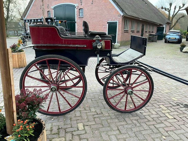 Antieke autowagen - afbeelding 18 van  21