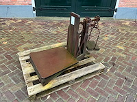 Antieke bascule vloerweegschaal - afbeelding 1 van  11