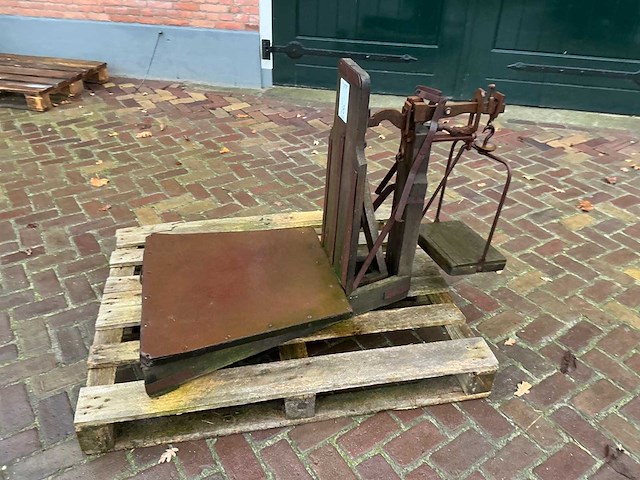 Antieke bascule vloerweegschaal - afbeelding 4 van  11