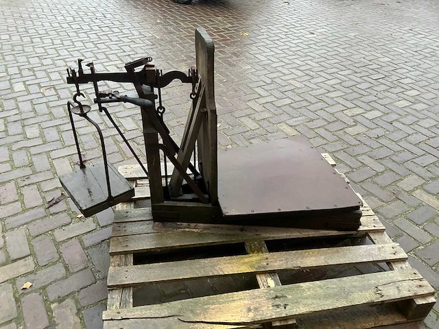 Antieke bascule vloerweegschaal - afbeelding 8 van  11