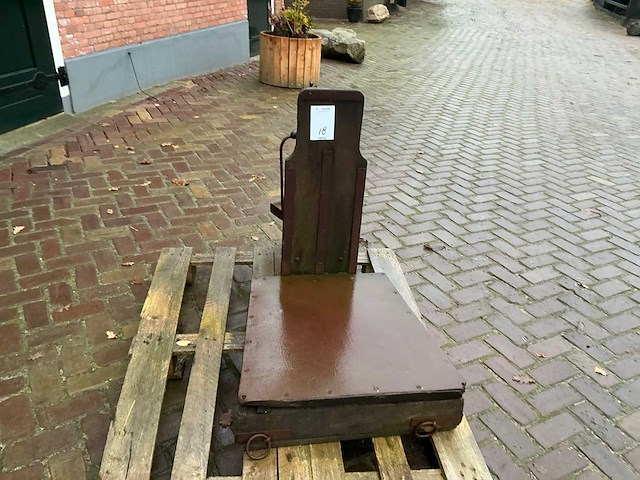 Antieke bascule vloerweegschaal - afbeelding 11 van  11