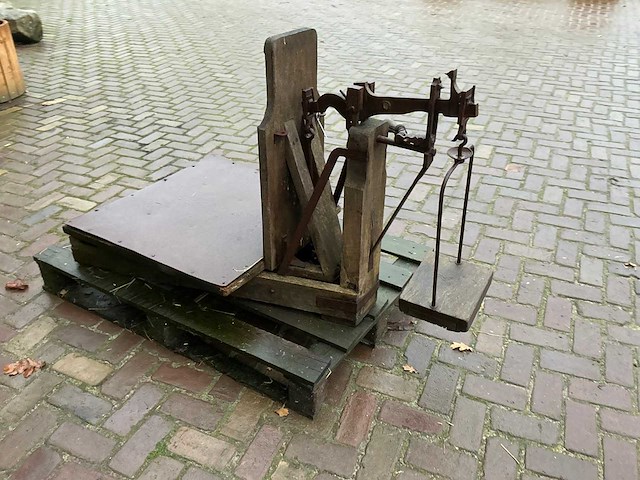 Antieke bascule vloerweegschaal - afbeelding 5 van  9