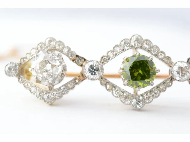 Antieke broche met old cut diamanten en zeldzame demantoid - afbeelding 2 van  7