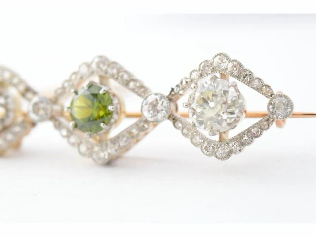 Antieke broche met old cut diamanten en zeldzame demantoid - afbeelding 3 van  7