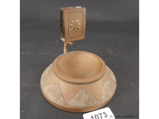 Antieke brons/koper luciferhouder met een geïntegreerde asbak - afbeelding 1 van  5