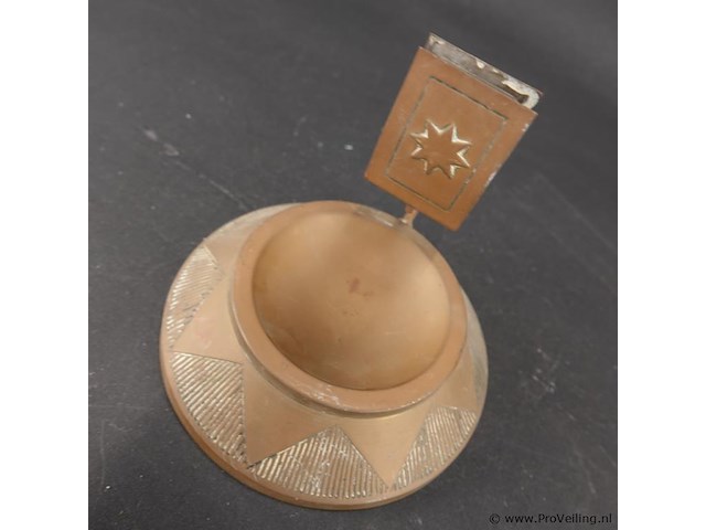 Antieke brons/koper luciferhouder met een geïntegreerde asbak - afbeelding 3 van  5