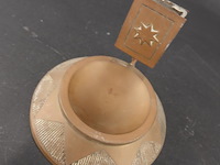 Antieke brons/koper luciferhouder met een geïntegreerde asbak - afbeelding 3 van  5