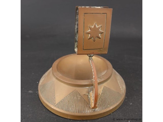 Antieke brons/koper luciferhouder met een geïntegreerde asbak - afbeelding 4 van  5