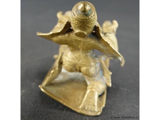 Antieke bronzen beeldje van de hindoegod krishna als kind, ook bekend als bal krishna of laddu gopal - afbeelding 3 van  5
