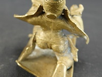 Antieke bronzen beeldje van de hindoegod krishna als kind, ook bekend als bal krishna of laddu gopal - afbeelding 3 van  5