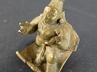 Antieke bronzen beeldje van de hindoegod krishna als kind, ook bekend als bal krishna of laddu gopal - afbeelding 4 van  5