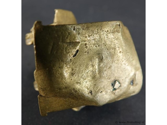 Antieke bronzen beeldje van de hindoegod krishna als kind, ook bekend als bal krishna of laddu gopal - afbeelding 5 van  5