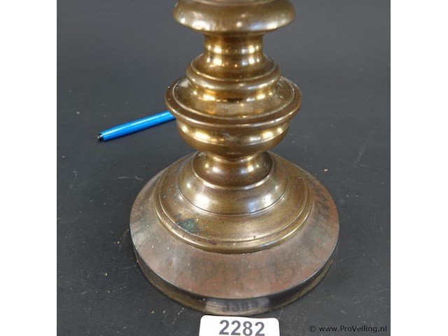 Antieke bronzen of koperen penkandelaar (ook wel prikkandelaar of altaarkandelaar genoemd) - afbeelding 4 van  5