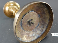Antieke bronzen of koperen penkandelaar (ook wel prikkandelaar of altaarkandelaar genoemd) - afbeelding 5 van  5