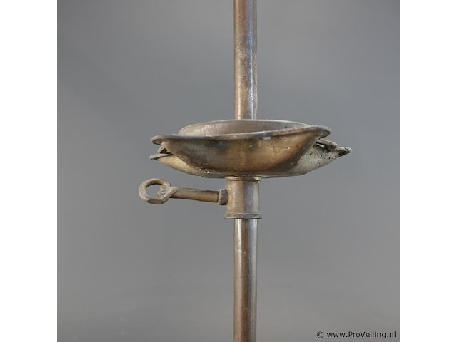 Antieke bronzen of messing olielamp met een verstelbare pit/schaal - afbeelding 3 van  5