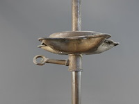 Antieke bronzen of messing olielamp met een verstelbare pit/schaal - afbeelding 3 van  5