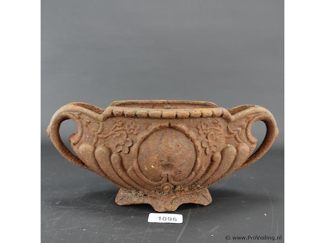 Antieke ( ca. 1900) franse ijzeren jardinière - afbeelding 1 van  5