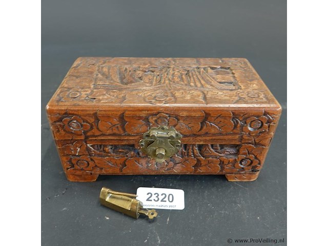 Antieke chinese kamferhouten kist met slot - afbeelding 2 van  4
