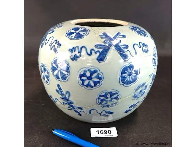 Antieke chinese porseleinen gemberpot, mogelijk uit de ming- of qing-dynastie - afbeelding 1 van  5