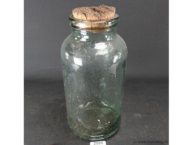 Antieke dikglazen pot met kurk - afbeelding 2 van  5