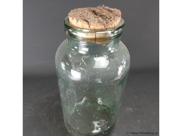 Antieke dikglazen pot met kurk - afbeelding 3 van  5