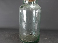 Antieke dikglazen pot met kurk - afbeelding 1 van  5