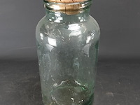 Antieke dikglazen pot met kurk - afbeelding 2 van  5