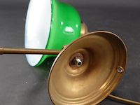 Antieke franse bureaulamp of bibliotheeklamp. brons en messing met kenmerkende smaragdgroene glazen kap. - afbeelding 5 van  5