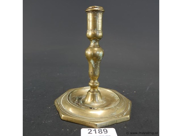 Antieke geelkoperen of bronzen barok kandelaar - afbeelding 2 van  5