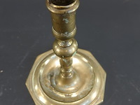 Antieke geelkoperen of bronzen barok kandelaar - afbeelding 3 van  5