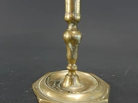 Antieke geelkoperen of bronzen barok kandelaar - afbeelding 2 van  5