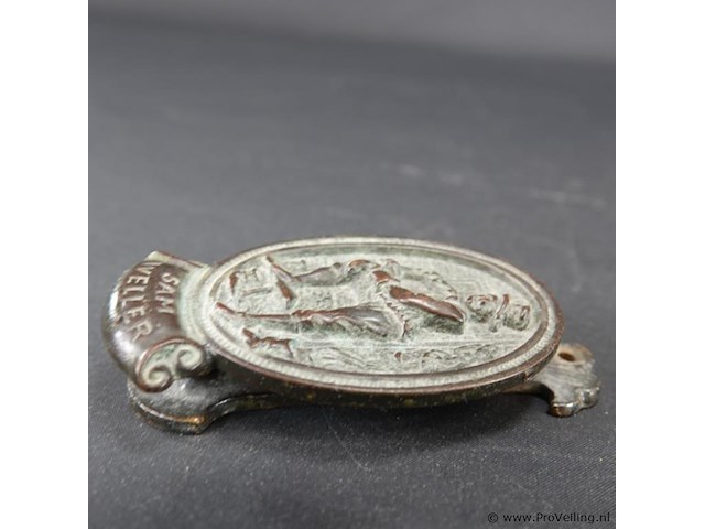 Antieke gietijzeren schoenpoetshouder of deurklopper die "sam weller" uitbeeldt, een bekend personage uit charles dickens' "the pickwick papers" - afbeelding 3 van  5