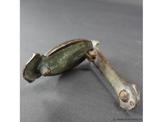 Antieke gietijzeren schoenpoetshouder of deurklopper die "sam weller" uitbeeldt, een bekend personage uit charles dickens' "the pickwick papers" - afbeelding 4 van  5