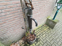 Antieke gietijzeren waterpomp - afbeelding 3 van  4