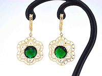 Antieke gouden oorbellen met groene edelstenen - afbeelding 1 van  10