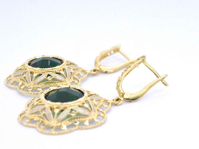 Antieke gouden oorbellen met groene edelstenen - afbeelding 7 van  10