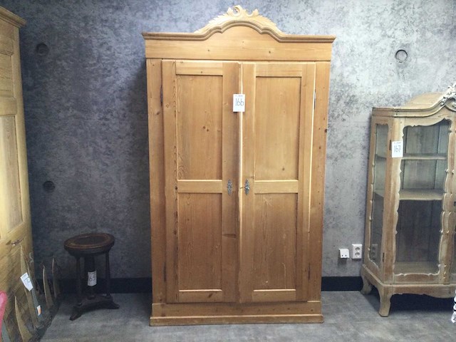 Antieke grenen kledingkast - afbeelding 1 van  7