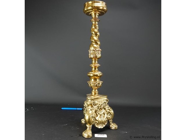 Antieke grote zware koper/bronzen kerkkandelaar - afbeelding 2 van  5