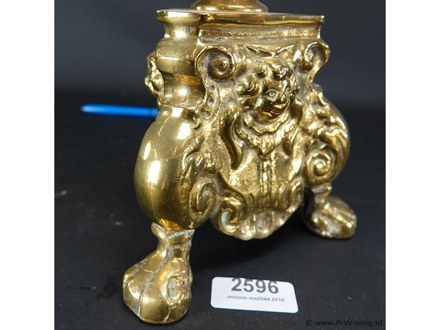 Antieke grote zware koper/bronzen kerkkandelaar - afbeelding 4 van  5