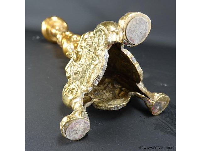 Antieke grote zware koper/bronzen kerkkandelaar - afbeelding 5 van  5