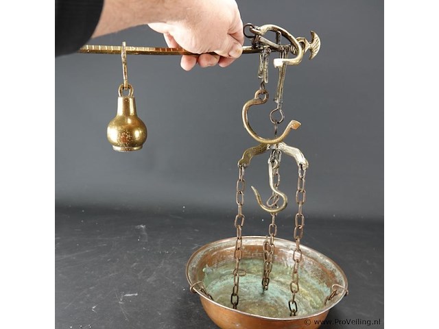 Antieke handbalans/bascule - afbeelding 1 van  5