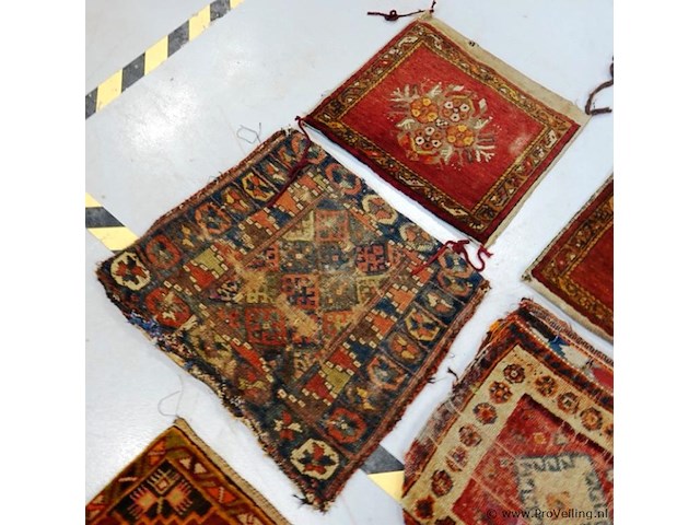 Antieke handgeknoopte kussenslopen - afbeelding 2 van  5