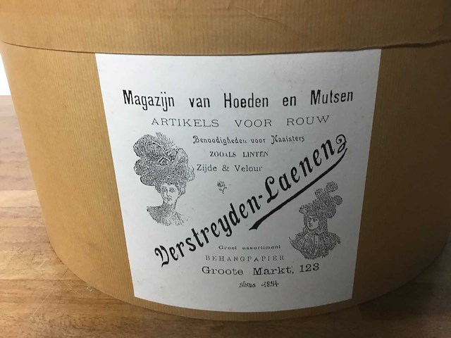 Antieke hoedendoos van de firma verstreyden-laeneng - afbeelding 1 van  2