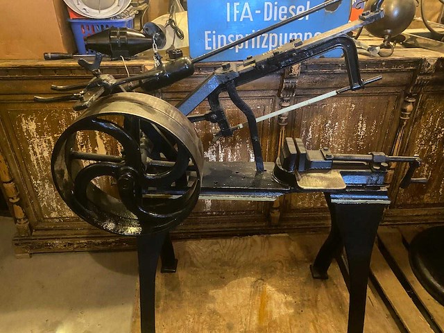 Antieke hout en metaalbewerkingsmachine (8x) - afbeelding 1 van  12