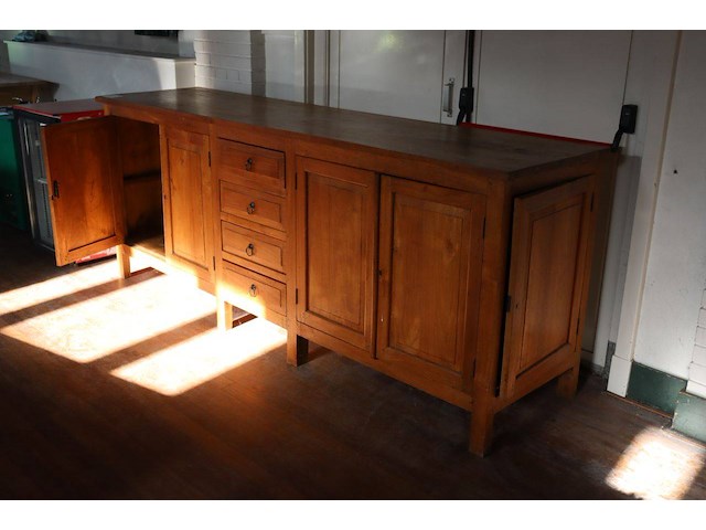 Antieke houten buffetkast - afbeelding 1 van  1