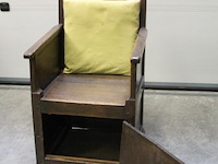 Antieke houten commode chair met onderkastdeur met scharnieren. hooge 95 cm. zithoogte 45 cm - afbeelding 3 van  4
