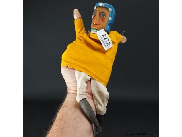 Antieke houten handpop - afbeelding 1 van  5