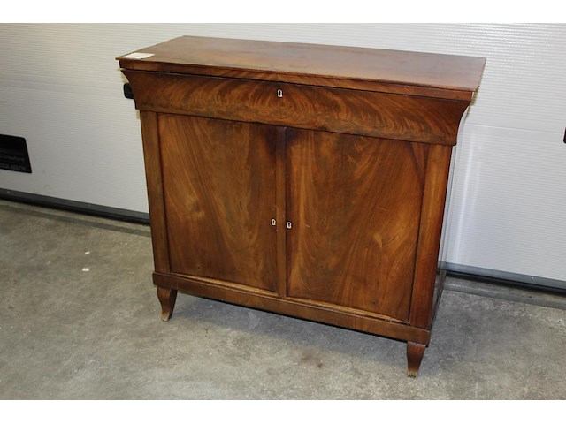 Antieke houten kast met twee deuren en lade. afmeting 100 x 41 cm. hoogte 92 cm. geen sleutels aanwezig - afbeelding 1 van  5