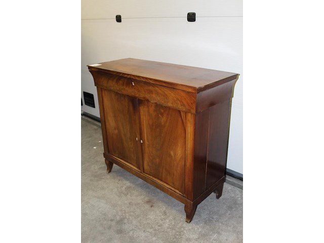 Antieke houten kast met twee deuren en lade. afmeting 100 x 41 cm. hoogte 92 cm. geen sleutels aanwezig - afbeelding 3 van  5